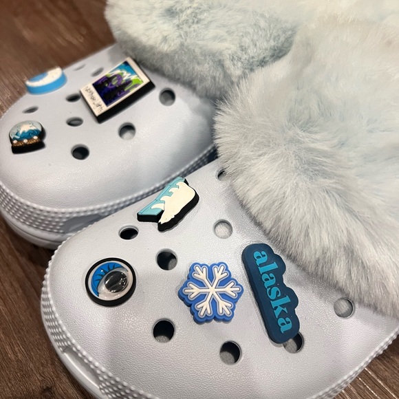 Fuzzy Crocs - Picture 2 of 7